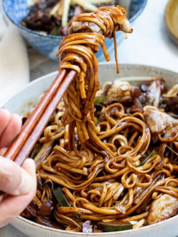 vegan jjajangmeyong