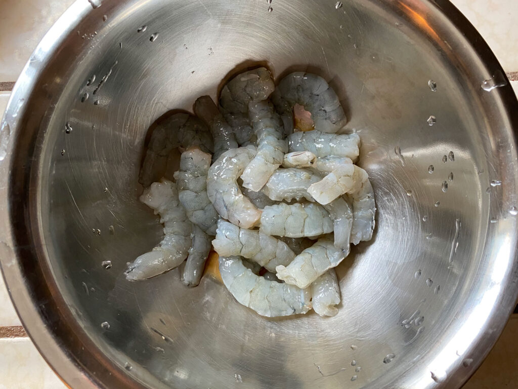 marinade shrimp with rice wine and salt