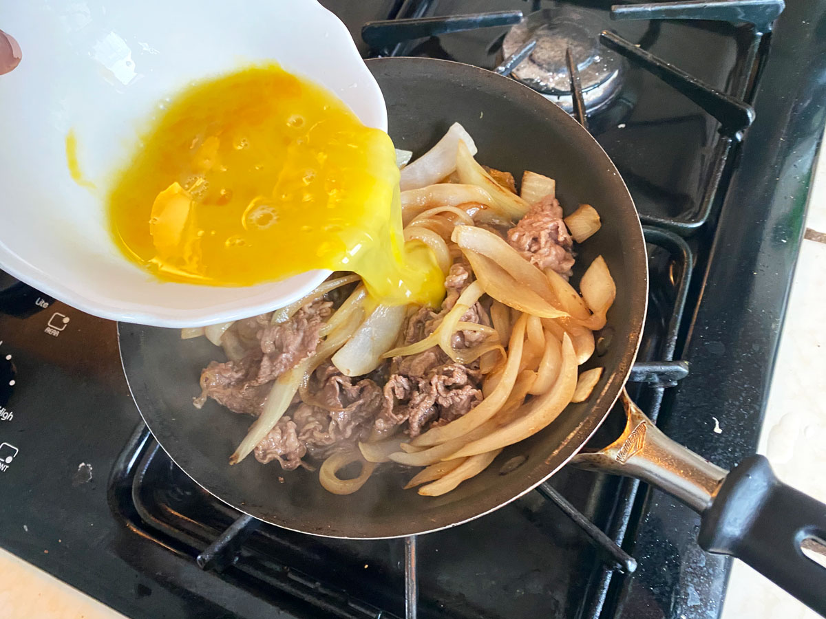 eggs into gyudon