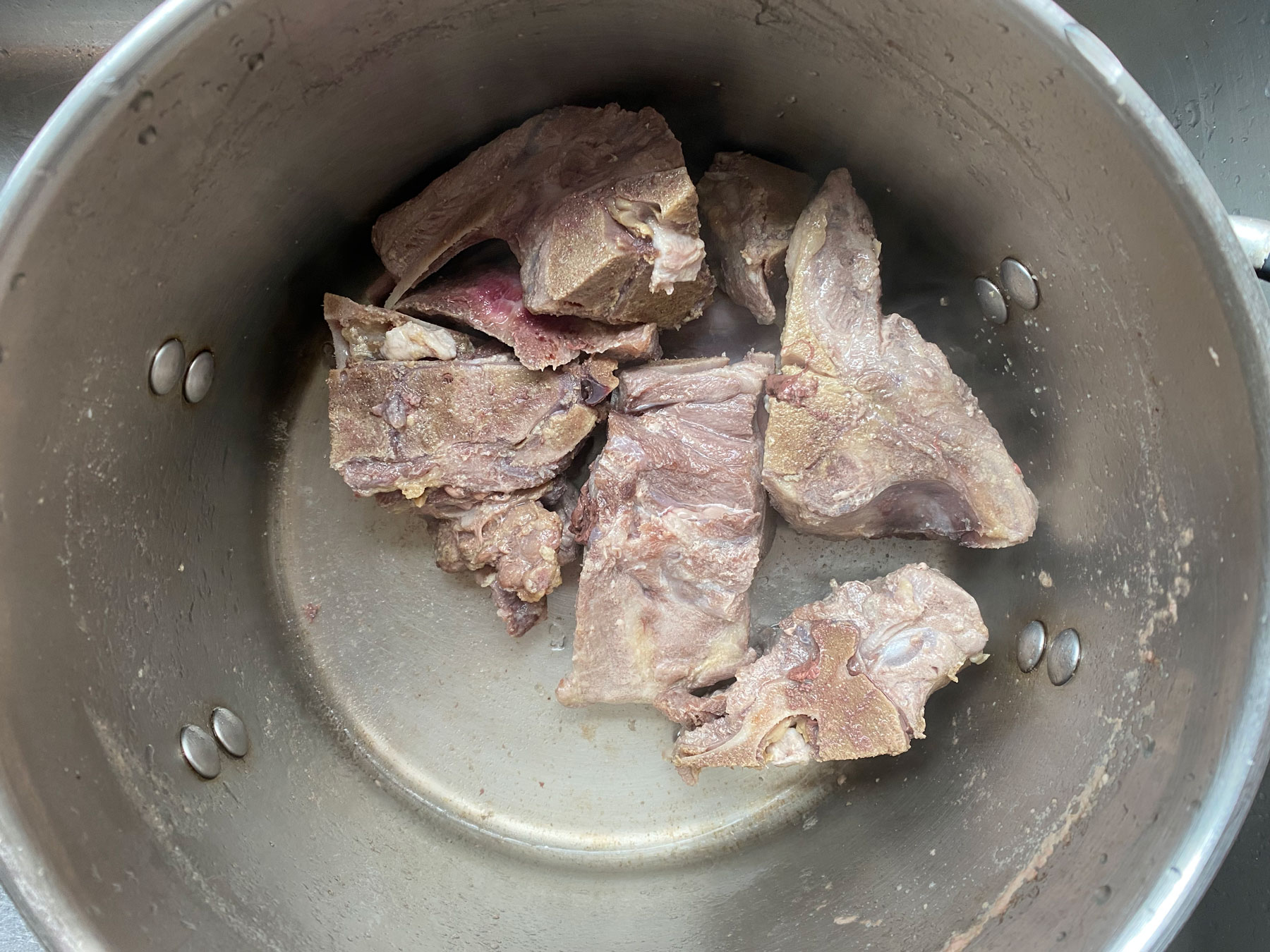 rinse pork bones