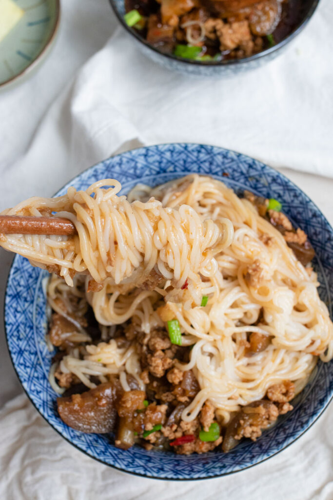 Noodles with braised eggplant and minced pork.